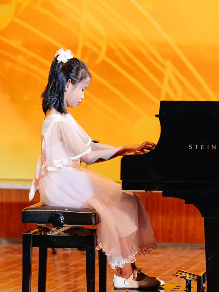 LÊ PHẠM CHÂU ANH