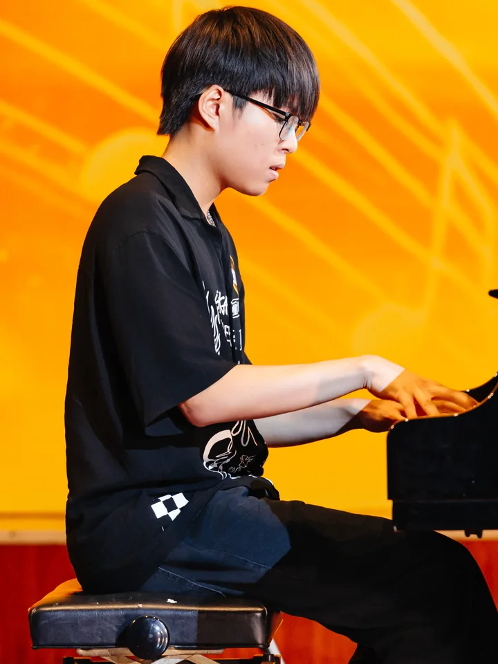 Bùi Anh Tú